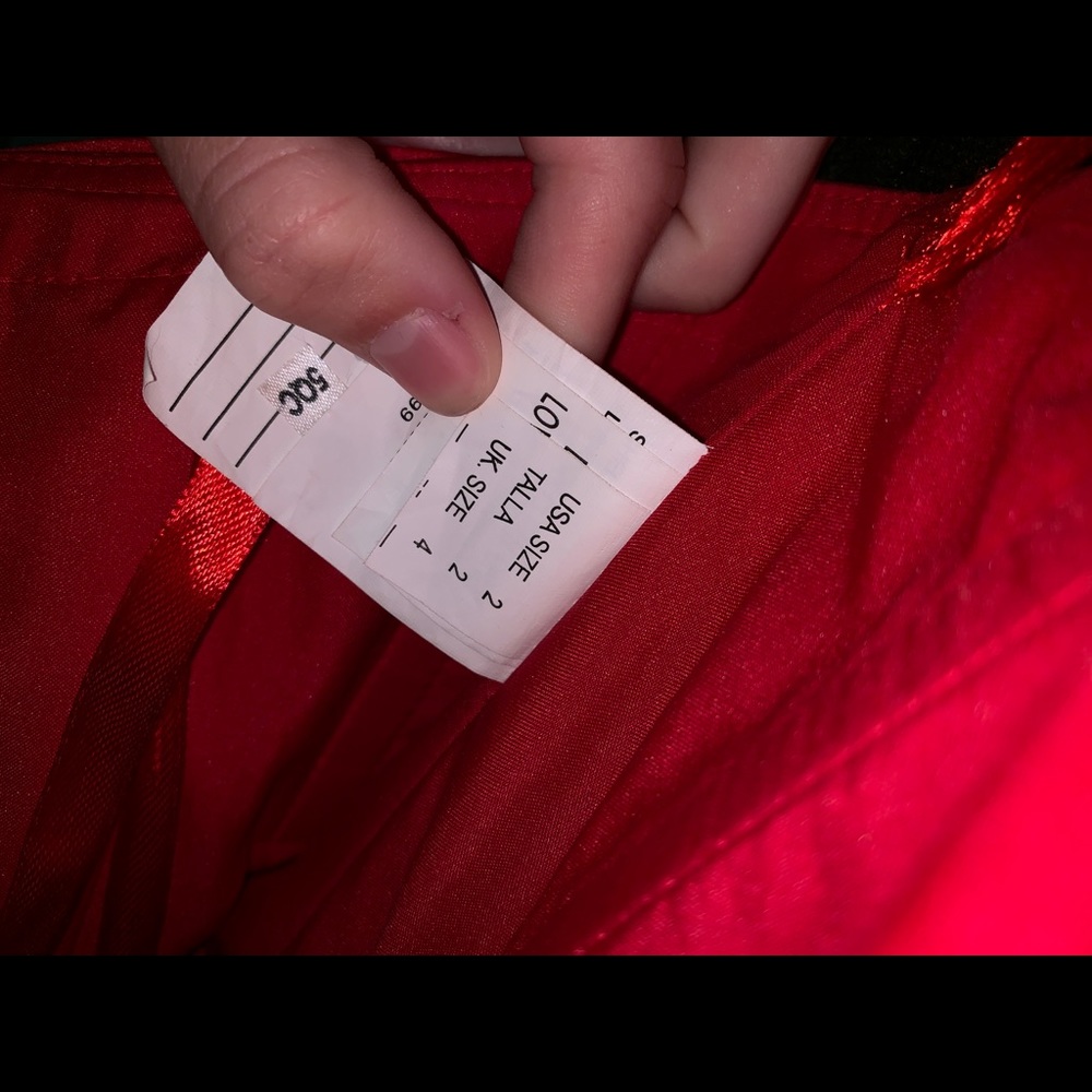 RED DRESS - Picture 3 of 4